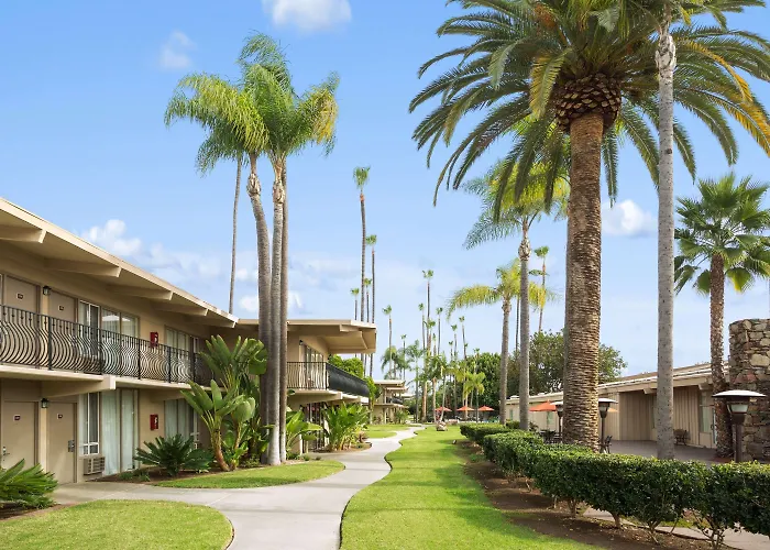 Ramada By Wyndham San Diego North Hotel & Conference Center