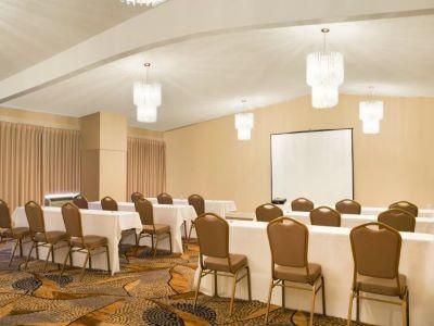 Ramada By Wyndham North & Conference Center Hotel 3*