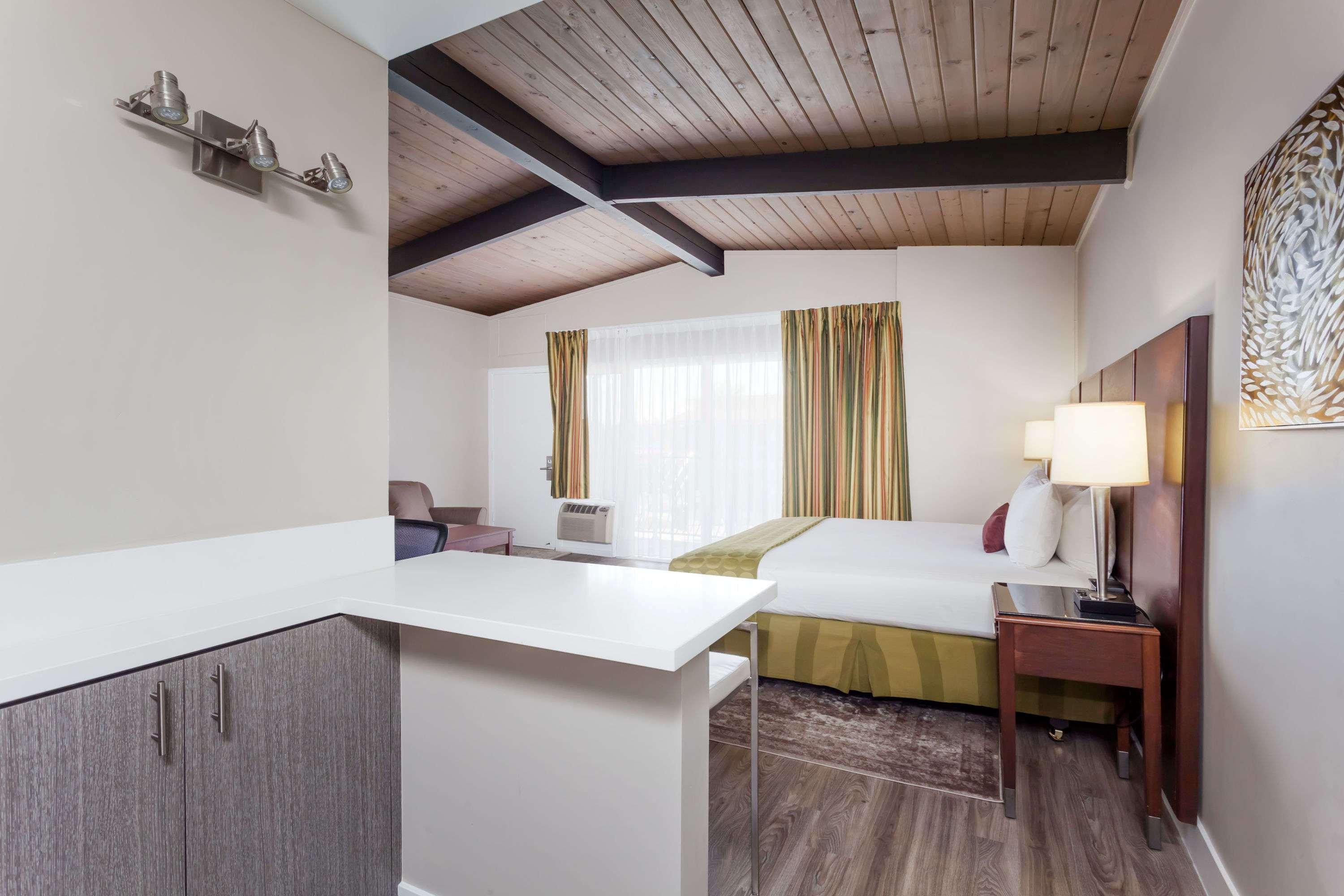 Ramada By Wyndham North & Conference Center Hotel
